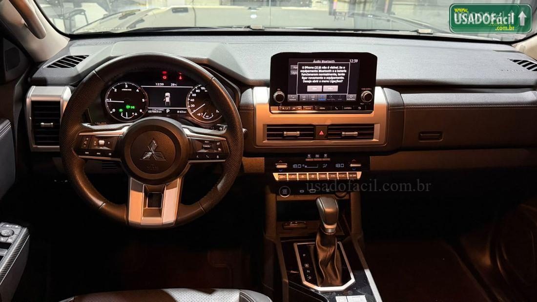 Mitsubishi Triton HPE-S CD 2.4 4x4 Turbo Automático Diesel — foto 4